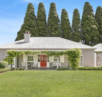 Nattai Lodge - house  cottage in beautiful garden - Pubs and Clubs