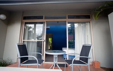 Nautilus Beachfront Villas & Spa - Pubs and Clubs 0