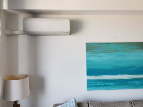 Near Airport & Train Station Stylish Two-Story Apartment - Pubs and Clubs 2