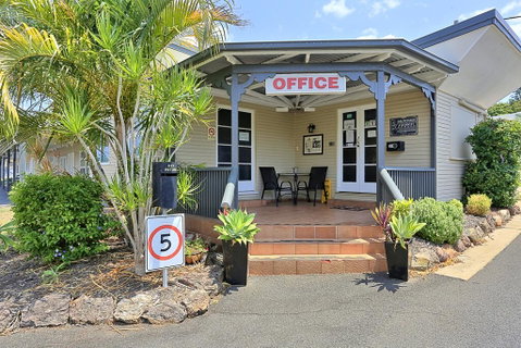 Ned Kelly's Motel - Pubs and Clubs 2