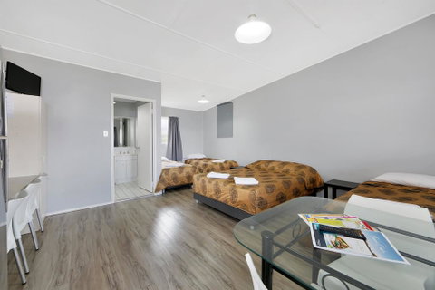 Ned Kelly's Motel - Pubs and Clubs 3