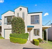 NELSON COVE 2 - Townhouse a Short Walk to Town - Pubs and Clubs