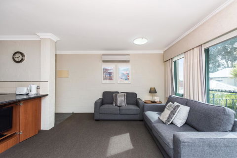 Subiaco Village 20 - Go Out 4