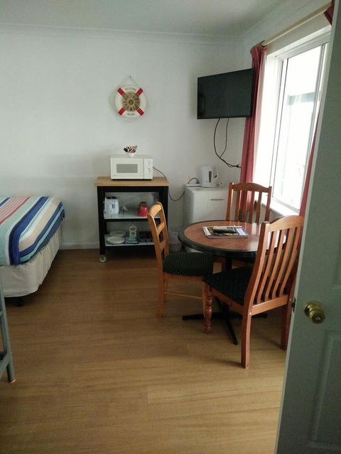 Busselton Ithaca Motel - Pubs and Clubs 22