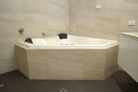 Busselton Ithaca Motel - Pubs and Clubs 13