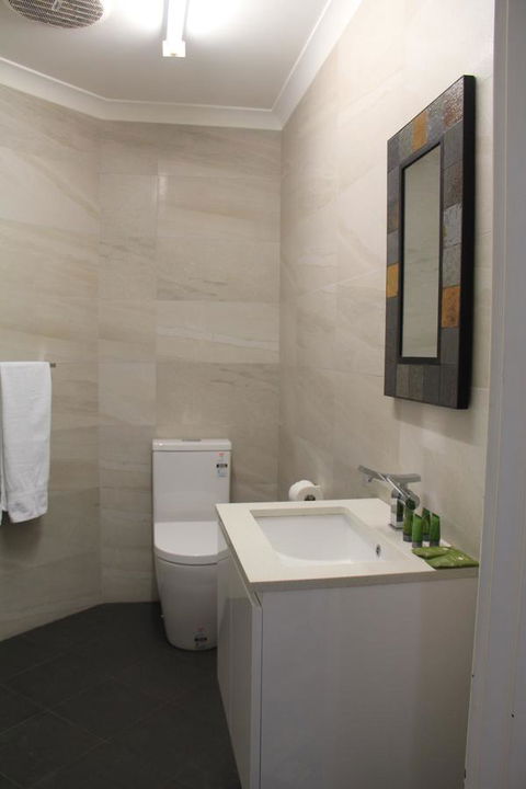 Busselton Ithaca Motel - Pubs and Clubs 39