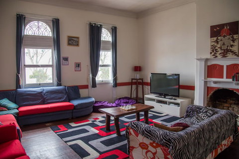 1849 Backpackers Albany - Go Out 1