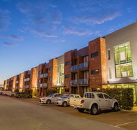 Perth Ascot Central Apartment Hotel - Pubs and Clubs