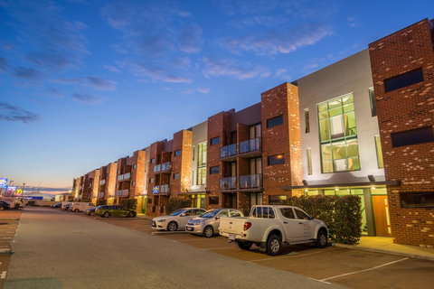 Perth Ascot Central Apartment Hotel Official - Go Out 0