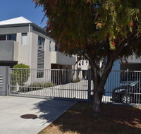 Central Executive Townhouse - Pubs and Clubs