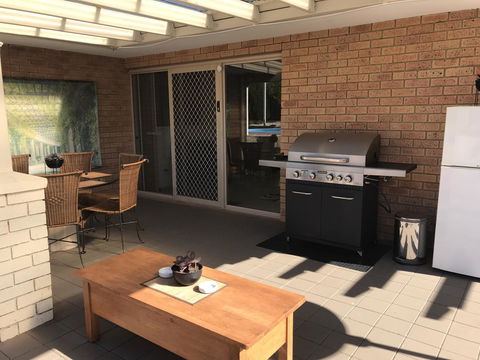 Blue Lake Family Retreat - Pubs and Clubs 2
