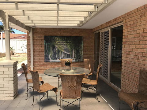 Blue Lake Family Retreat - Pubs and Clubs 8