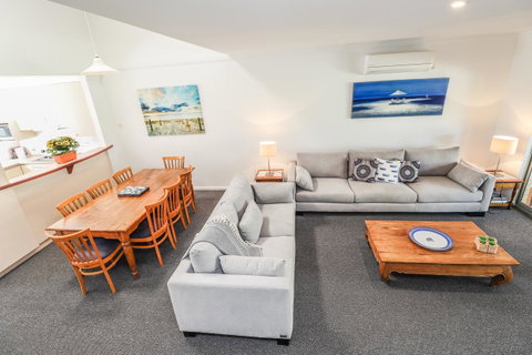 Bayshore Beachside Resort - Go Out 42
