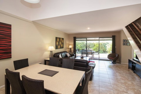 Bayshore Beachside Resort - Go Out 18