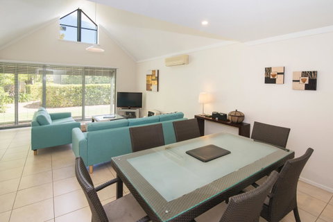 Bayshore Beachside Resort - Go Out 29