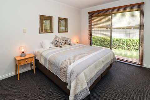 Bayshore Beachside Resort - Go Out 1