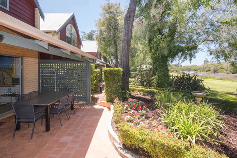Bayshore Beachside Resort - Go Out 5