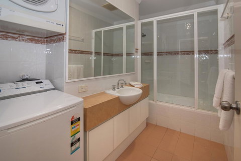 Bayshore Beachside Resort - Go Out 35