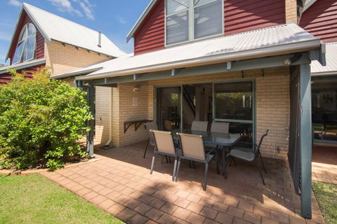 Bayshore Beachside Resort - Go Out 14