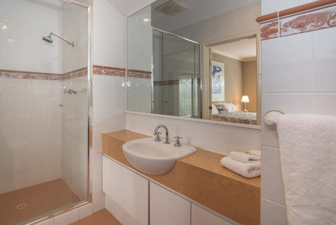Bayshore Beachside Resort - Go Out 34