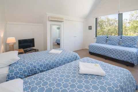 Bayshore Beachside Resort - Go Out 7