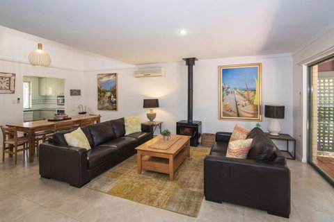 Bayshore Beachside Resort - Go Out 10