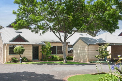 Bayshore Beachside Resort - Go Out 32