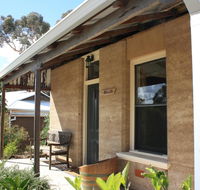 Hotham Ridge Winery and Cottages - Pubs and Clubs