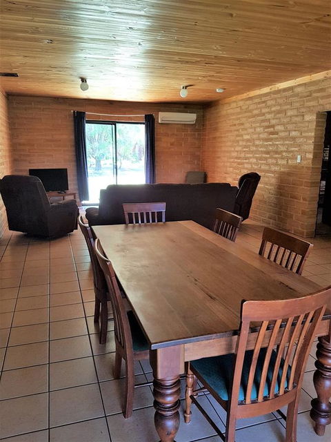 Turner Brook Chalet - Pubs and Clubs 10