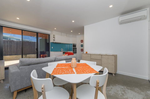 Sunset Place Apartments - Pubs and Clubs 8