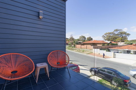 Sunset Place Apartments - Pubs and Clubs 19
