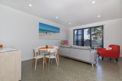 Sunset Place Apartments - Pubs and Clubs 22