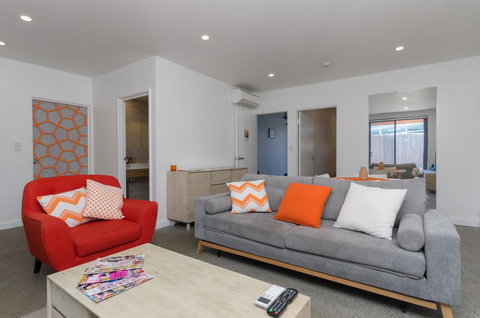 Sunset Place Apartments - Pubs and Clubs 2