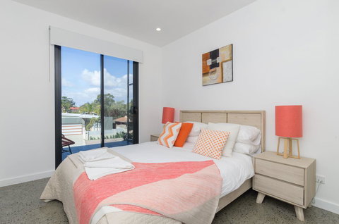 Sunset Place Apartments - Pubs and Clubs 21