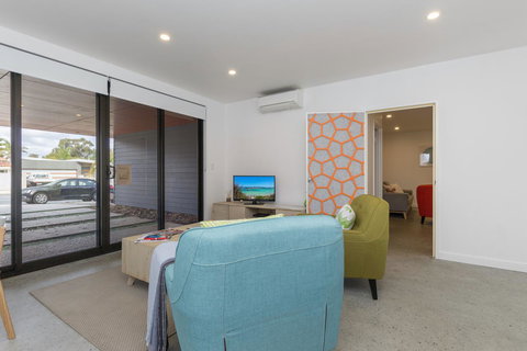 Sunset Place Apartments - Pubs and Clubs 28