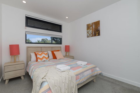 Sunset Place Apartments - Pubs and Clubs 10