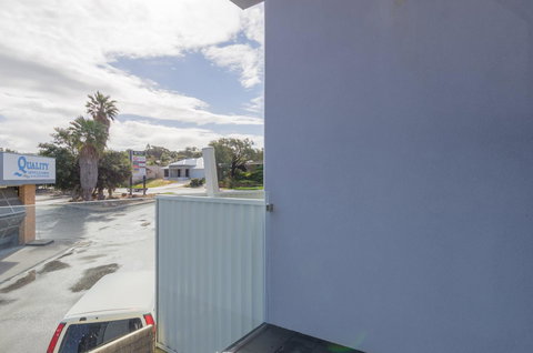 Sunset Place Apartments - Pubs and Clubs 34
