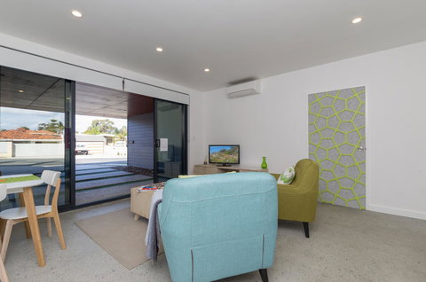 Sunset Place Apartments - Pubs and Clubs 29
