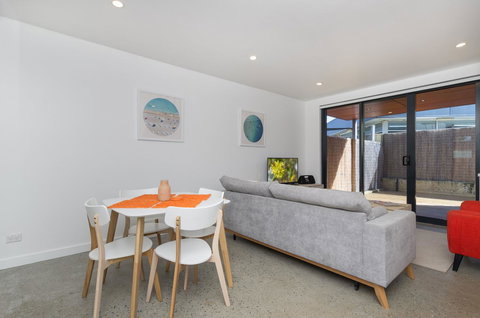 Sunset Place Apartments - Pubs and Clubs 9