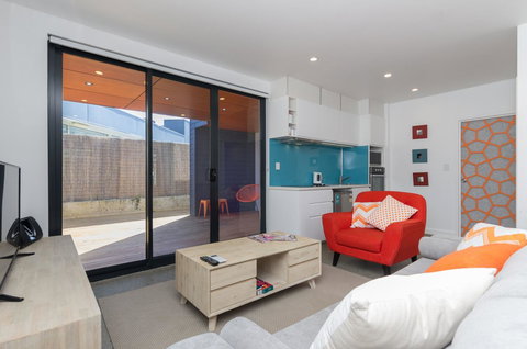 Sunset Place Apartments - Pubs and Clubs 3