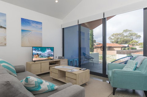 Sunset Place Apartments - Pubs and Clubs 42