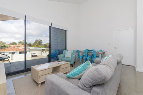 Sunset Place Apartments - Pubs and Clubs 41