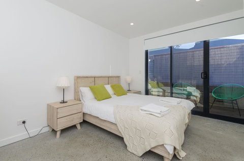 Sunset Place Apartments - Pubs and Clubs 25