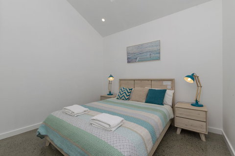 Sunset Place Apartments - Pubs and Clubs 37