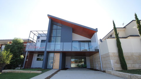 Sunset Place Apartments - Pubs and Clubs 0