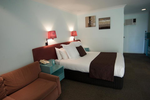 SureStay Hotel By Best Western The Clarence On Melville - Pubs and Clubs 27