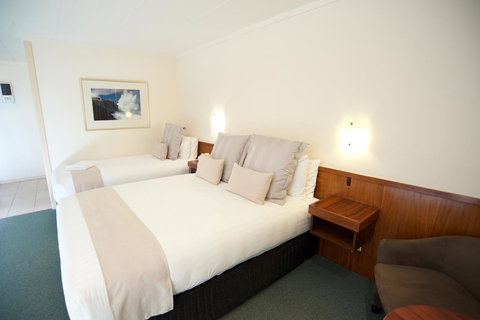 SureStay Hotel By Best Western The Clarence On Melville - Pubs and Clubs 8