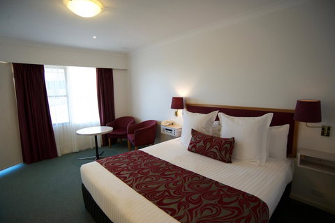 SureStay Hotel By Best Western The Clarence On Melville - Pubs and Clubs 1