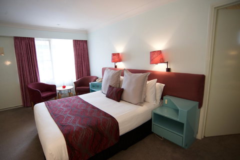 SureStay Hotel By Best Western The Clarence On Melville - Pubs and Clubs 9