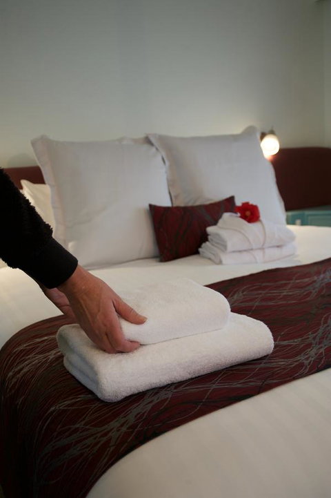 SureStay Hotel By Best Western The Clarence On Melville - Pubs and Clubs 6